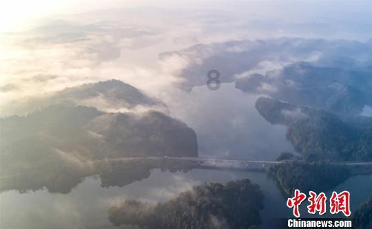 A股市场震荡收跌，文旅、游戏、短剧概念活跃